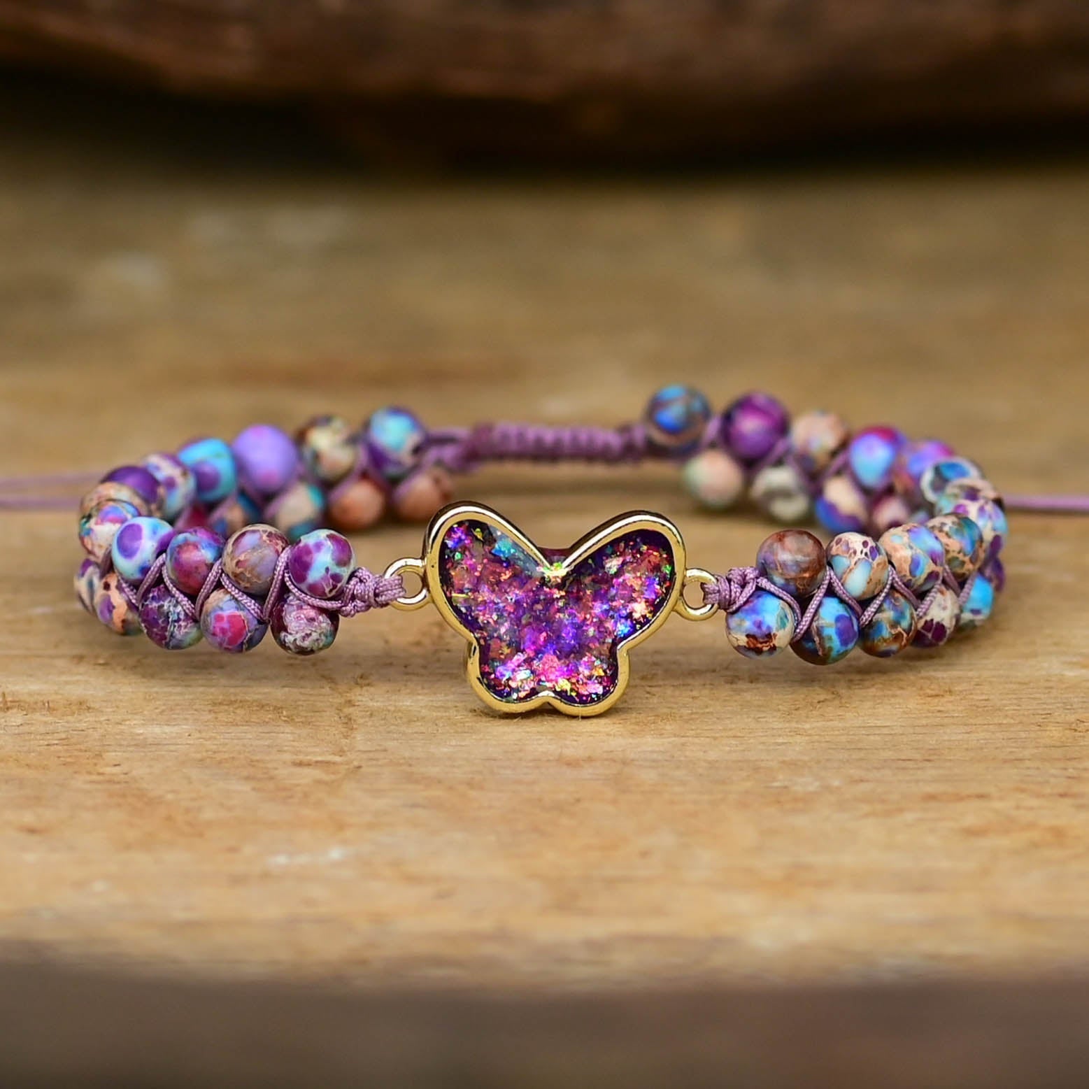 Armbånd Sommerfugl med lilla opal druzy
