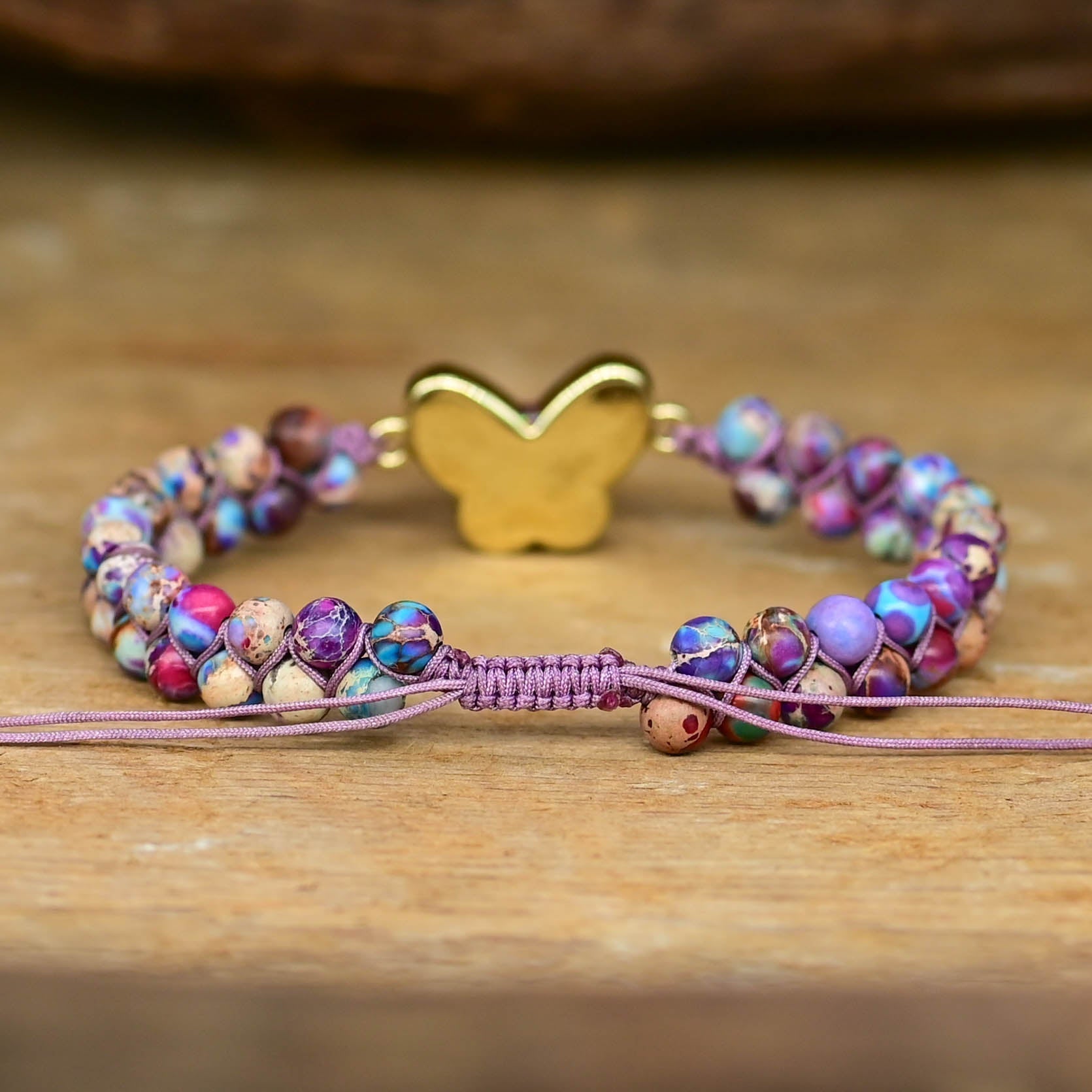 Armbånd Sommerfugl med lilla opal druzy