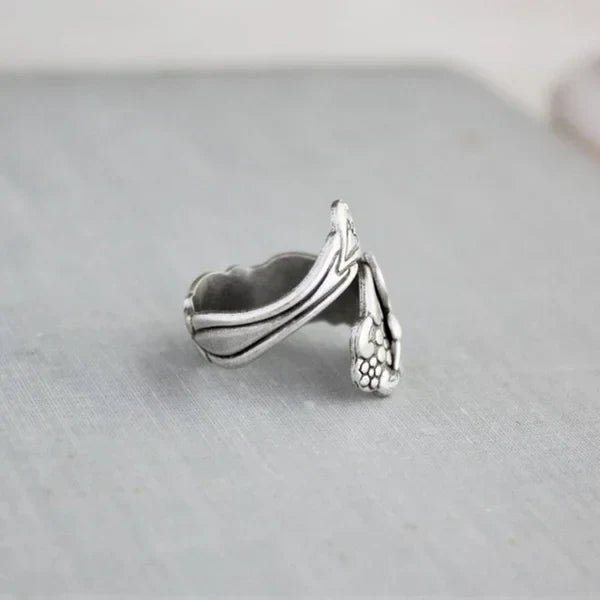 Ring med kolibri og blomst