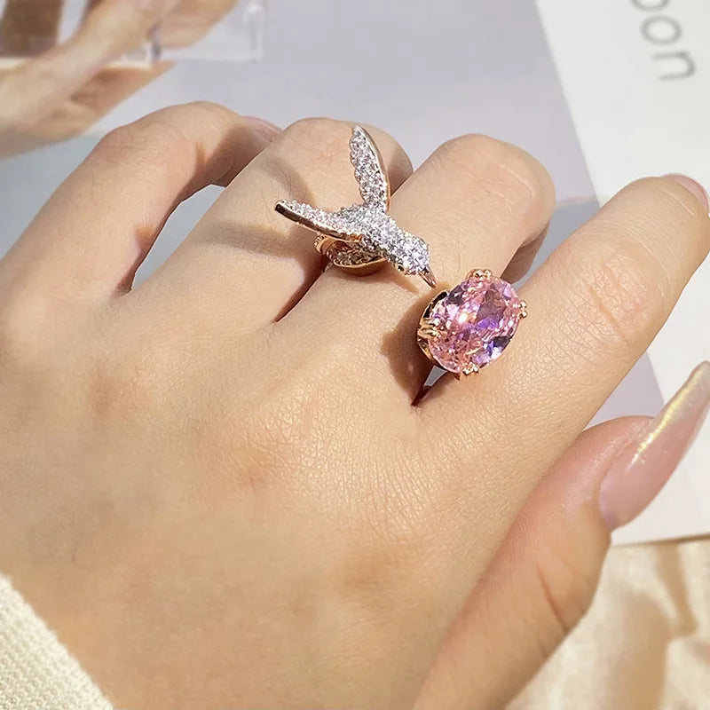Justerbar kolibriring med edelsten – zirkonia, 14K forgylt