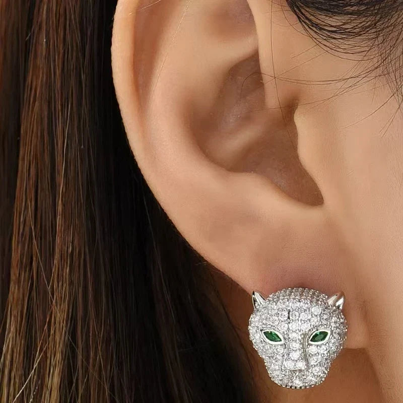 Markante øredobber Leopard med fargerike krystaller