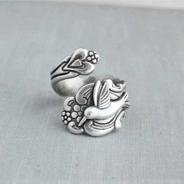 Ring med kolibri og blomst