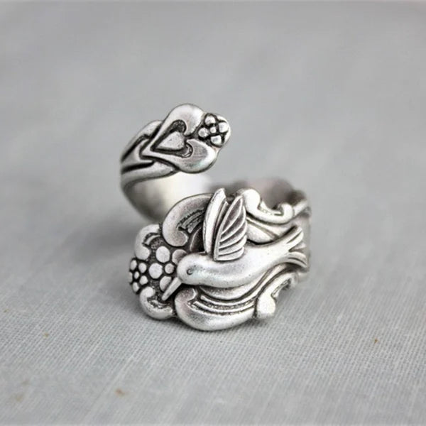 Ring med kolibri og blomst