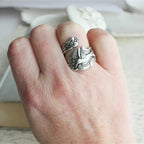 Ring med kolibri og blomst