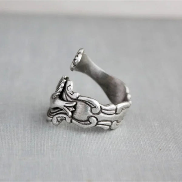 Ring med kolibri og blomst