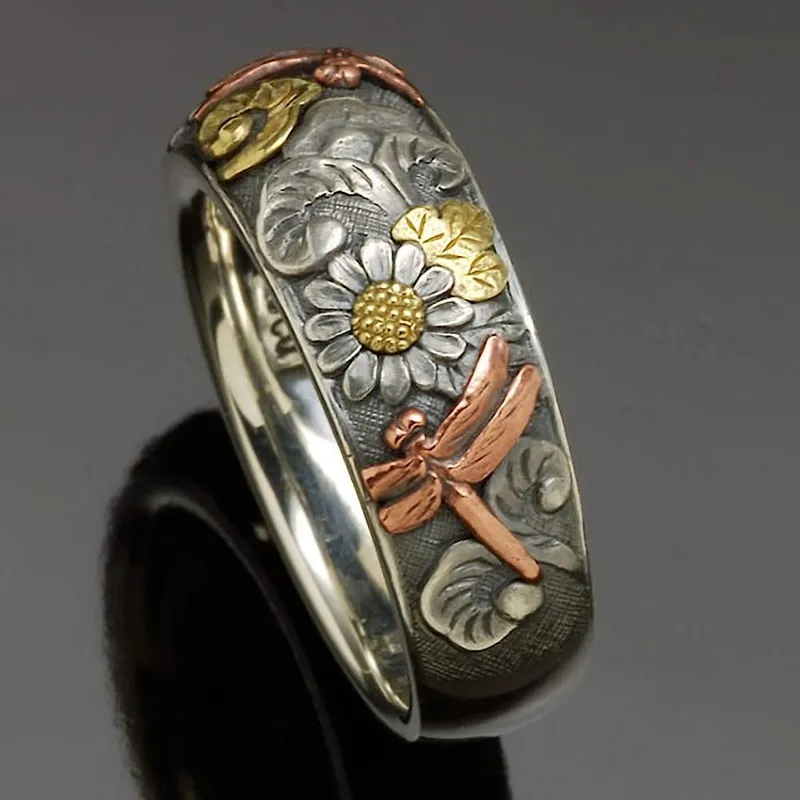 Vintage ring med solsikke og øyenstikker