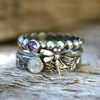 Vintage ring med øyenstikker og lilla zirkonia